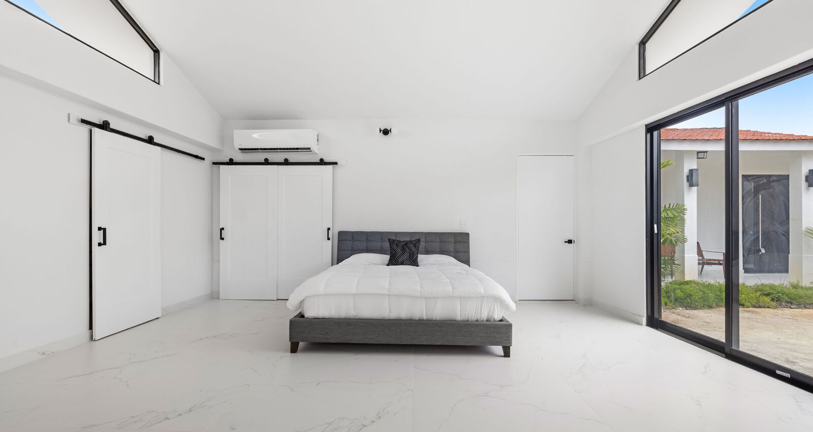 Modern Bedroom Dorado Home