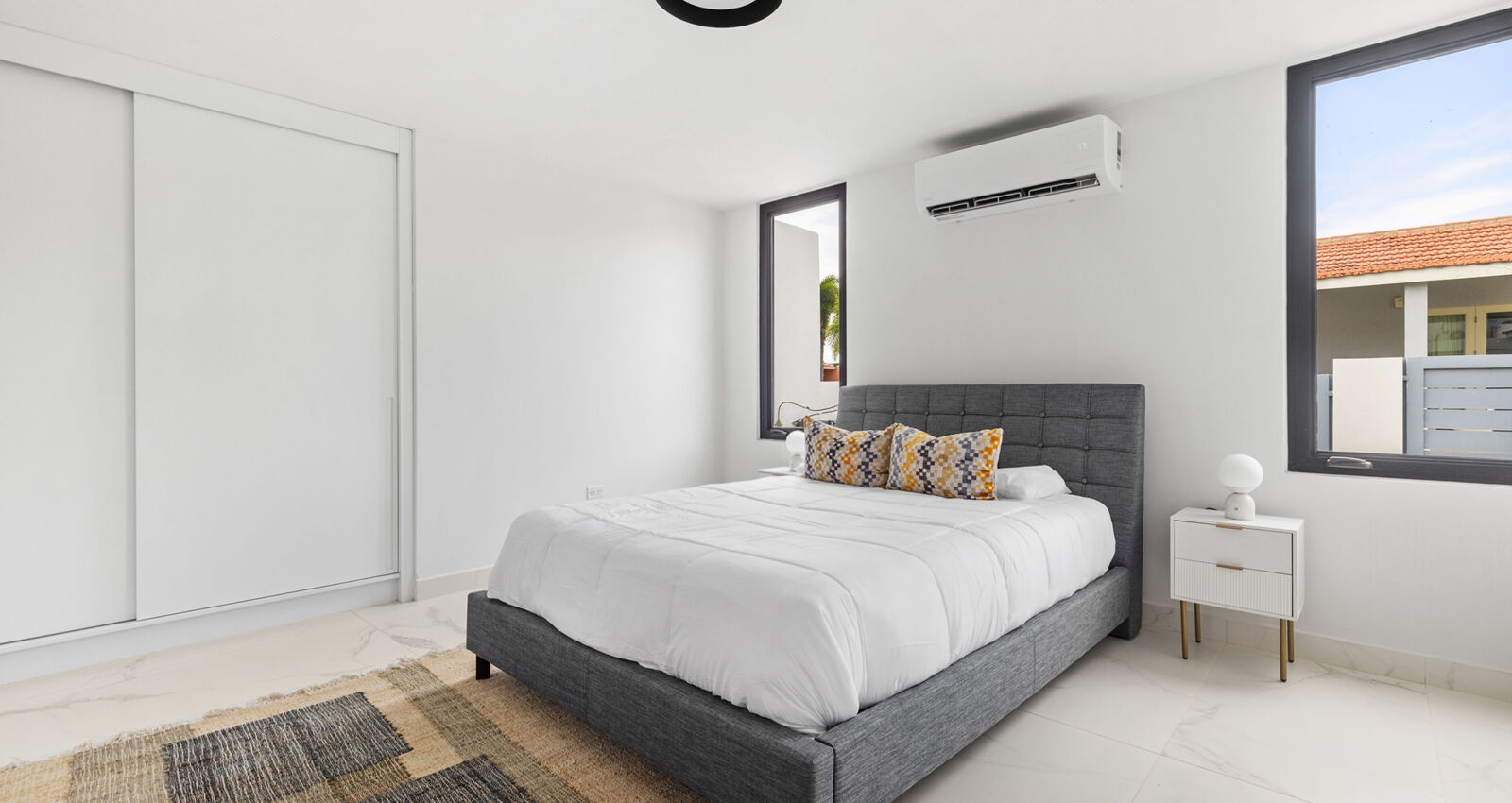 Modern Bedroom Sabanera de Dorado